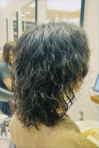 ミディアム パーマ メンズ メンズパーマ 岩成健志郎のヘアスタイル