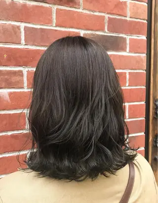 ミディアム 小林 愛花のヘアスタイル