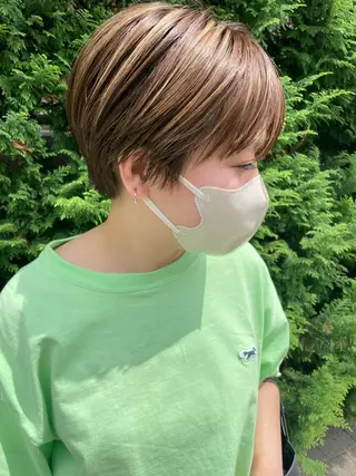 ショート カラー ケアブリーチ/ エクステ/レイヤーのヘアスタイル