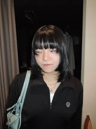 ミディアム YUI／レイヤー カット/透明感カラーのヘアスタイル