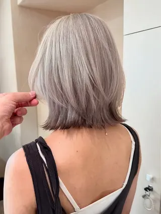 ミディアム カラー Toiro所属・ハイトーン/艶カラー /髪質改善/近澤✂︎のヘアスタイル