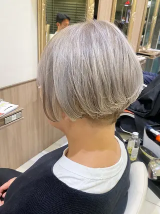 ショート カラー 古川 琴美のヘアスタイル