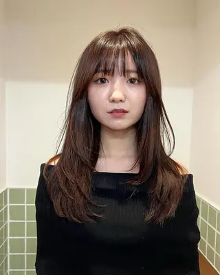 セミロング センターパート/ 暖色カラーayuのヘアスタイル