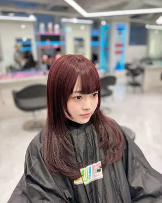 ミディアム 🩵色落ち可愛い 寒色カラー🩵のヘアスタイル
