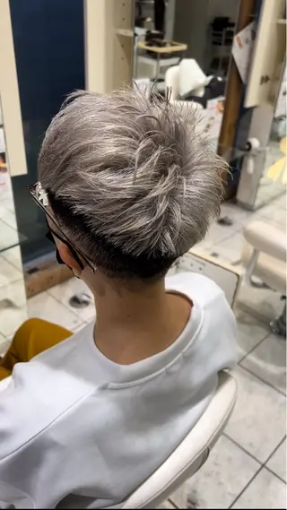 ショート 山下竣介 ヘアカラー専門美容師のヘアスタイル