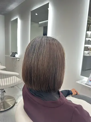 ショート あやめ🪽 オリーブ/ハイトーンのヘアスタイル