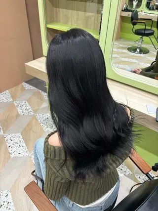 ロング シオン/艶髪/ グレージュカラーのヘアスタイル