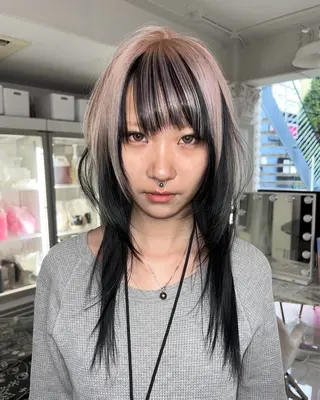 ロング AIRA/ブリーチ ‪/透明感カラーのヘアスタイル