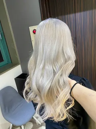 カラー ユイ☆ハイトーン ☆ブリーチデザインのヘアスタイル