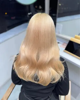 ロング カラー 梅田 ハイトーン shionのヘアスタイル