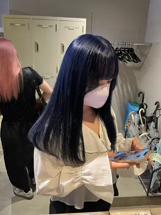 セミロング 寒色＆ブリーチ特化 寒色MiOのヘアスタイル