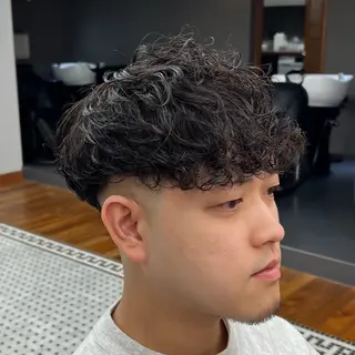 ショート パーマ メンズ メンズカット✂️ スキンフェード伊藤陸のヘアスタイル