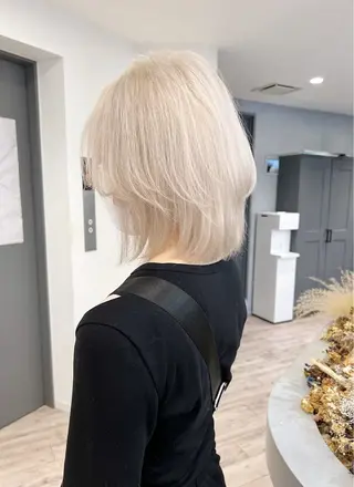 ミディアム 🎀ハイトーン特化 konomi🎀のヘアスタイル