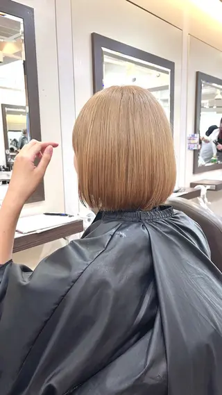 ショート カラー 酸性ストレート 🤍🎀honokaのヘアスタイル