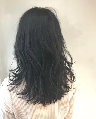 セミロング TOMOYAレイヤー ブリーチ縮毛矯正のヘアスタイル