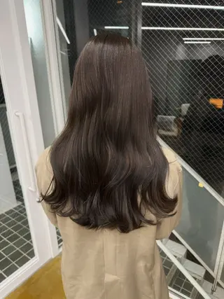 カラー maina/透明感 ベージュ/ブラウンのヘアスタイル