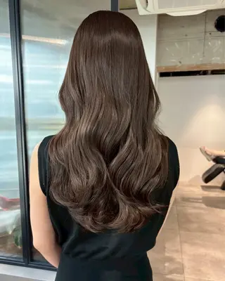 ミディアム カラー ネモ ユウのヘアスタイル