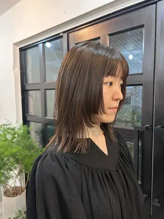 ミディアム 岡田 知佳のヘアスタイル