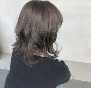 ミディアム カラー 小森 樹奈のヘアスタイル