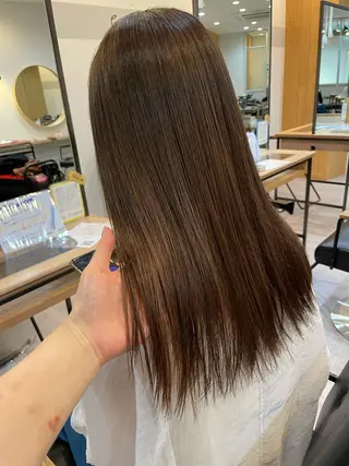 ミディアム カラー akane .のヘアスタイル