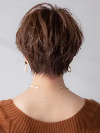 ショート カラー 白岩 君予のヘアスタイル