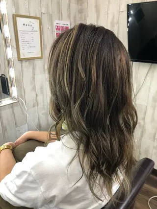 ロング カラー モリナガ ヒトミのヘアスタイル
