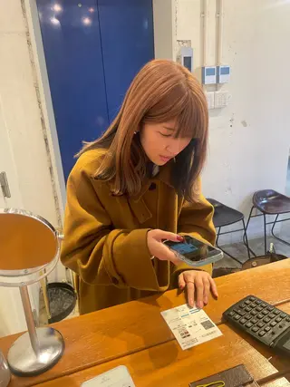 ミディアム カラー MIOベージュカラー 柔らかいカラーのヘアスタイル