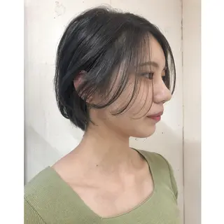 ショート レイヤーカット/ 透明感カラーmikuのヘアスタイル