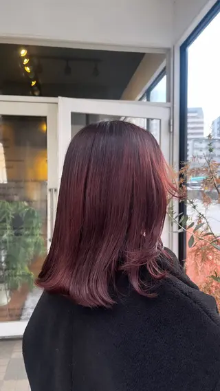 ミディアム まみ/暖色カラー /デザインカラーのヘアスタイル