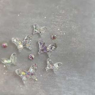 ネイル 𝘙𝘪𝘰𝘯𝘢 ...🕯🤍のネイルデザイン