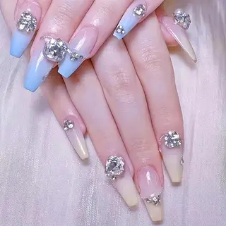 ネイル 奈奈 キラキラネイル✨のネイルデザイン
