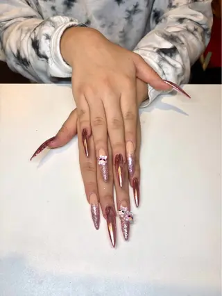 ネイル Feather ビューティーサロンのネイルデザイン