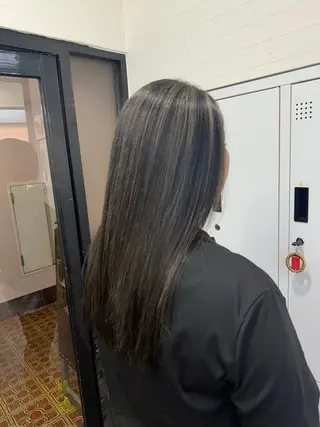 ロング apollo 横浜所属・横浜🦋ハイトーン 🫐耳つぼジュエリーのヘアスタイル