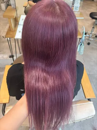 ロング カラー 肌に馴染むハイトーン /ミルクティーカラーのヘアスタイル