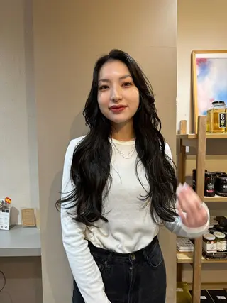 ロング Ran /レイヤー /ベージュ/髪質改善のヘアスタイル