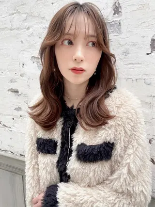 ミディアム カラー ヘアアレンジ レイヤーカット、 大人可愛い　中村美羅のヘアスタイル