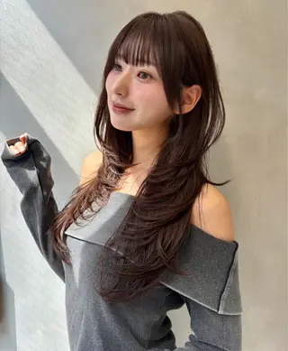 ロング カラー 吉田 晴香のヘアスタイル