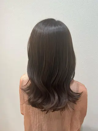 セミロング mina .のヘアスタイル