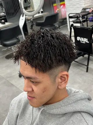 メンズ 【ØVARL】🦁 メンズパーマ/レオのヘアスタイル