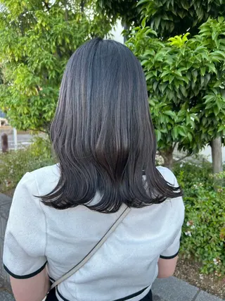 ミディアム あべ しおりのヘアスタイル