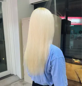 カラー 艶 ハイトーン✨ユキノのヘアスタイル