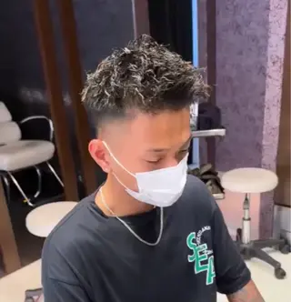 カラー パーマ メンズ メンズ特化　パーマ メッシュハイライトのヘアスタイル
