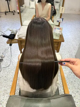 ロング ゆり 髪質改善ストレートのヘアスタイル