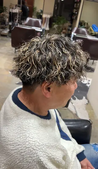 カラー パーマ メンズ メンズパーマ眉毛 特化アユム🔥のヘアスタイル