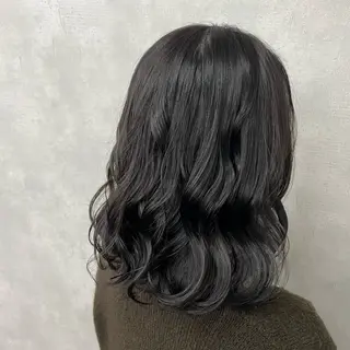 ミディアム カラー 沖山 友津季のヘアスタイル