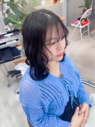 ミディアム カラー 岡野 静華のヘアスタイル