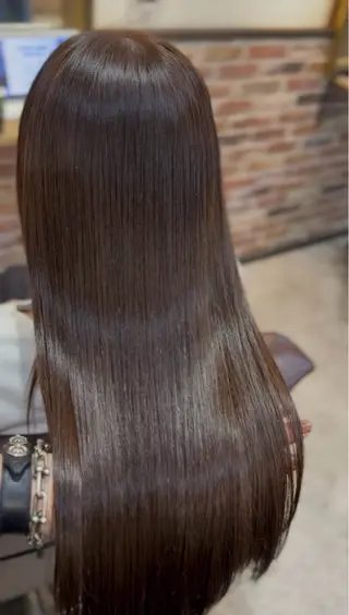 ロング 飯星慧斗 /ブリーチ、縮毛矯正のヘアスタイル