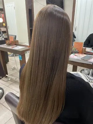 ロング 勝連 利恵のヘアスタイル