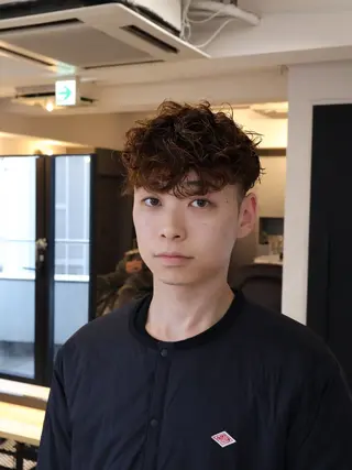 ショート 川副史晶/シャドウ 波巻き/メンズパーマのヘアスタイル