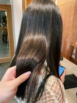 セミロング オリーブカラー 長谷川のヘアスタイル